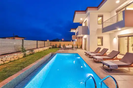 Kaş'ta Kalabalık Ailelere Uygun Ekonomik, Ferah ve Modern Tatil Villası