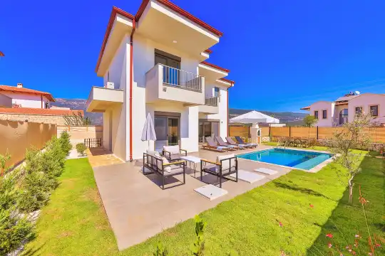 Kaş'ta Kalabalık Ailelere Uygun Ekonomik, Ferah ve Modern Tatil Villası