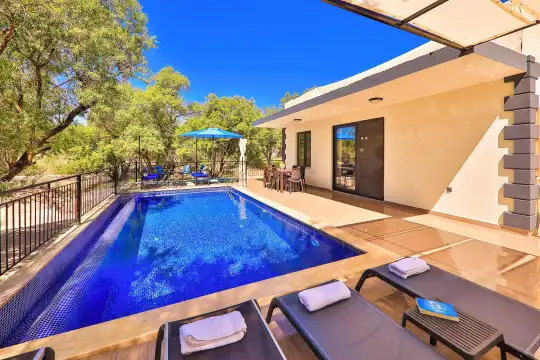 Kaş’ta 8 Kişilik Modern Mutfak ve Lüks Detaylarla Ekonomik Villa