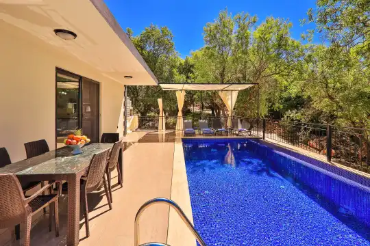 Kaş’ta 8 Kişilik Modern Mutfak ve Lüks Detaylarla Ekonomik Villa