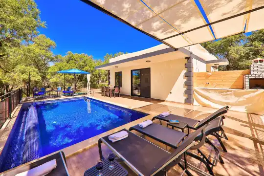 Kaş’ta 8 Kişilik Modern Mutfak ve Lüks Detaylarla Ekonomik Villa